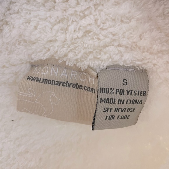 Monarch brand spa robe. - Picture 3 of 4